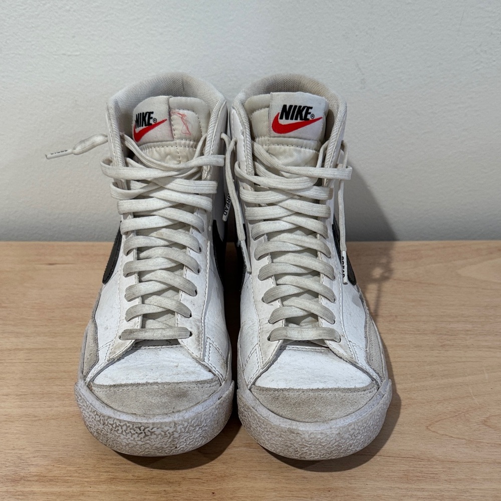 Nike White and Black Sneakers